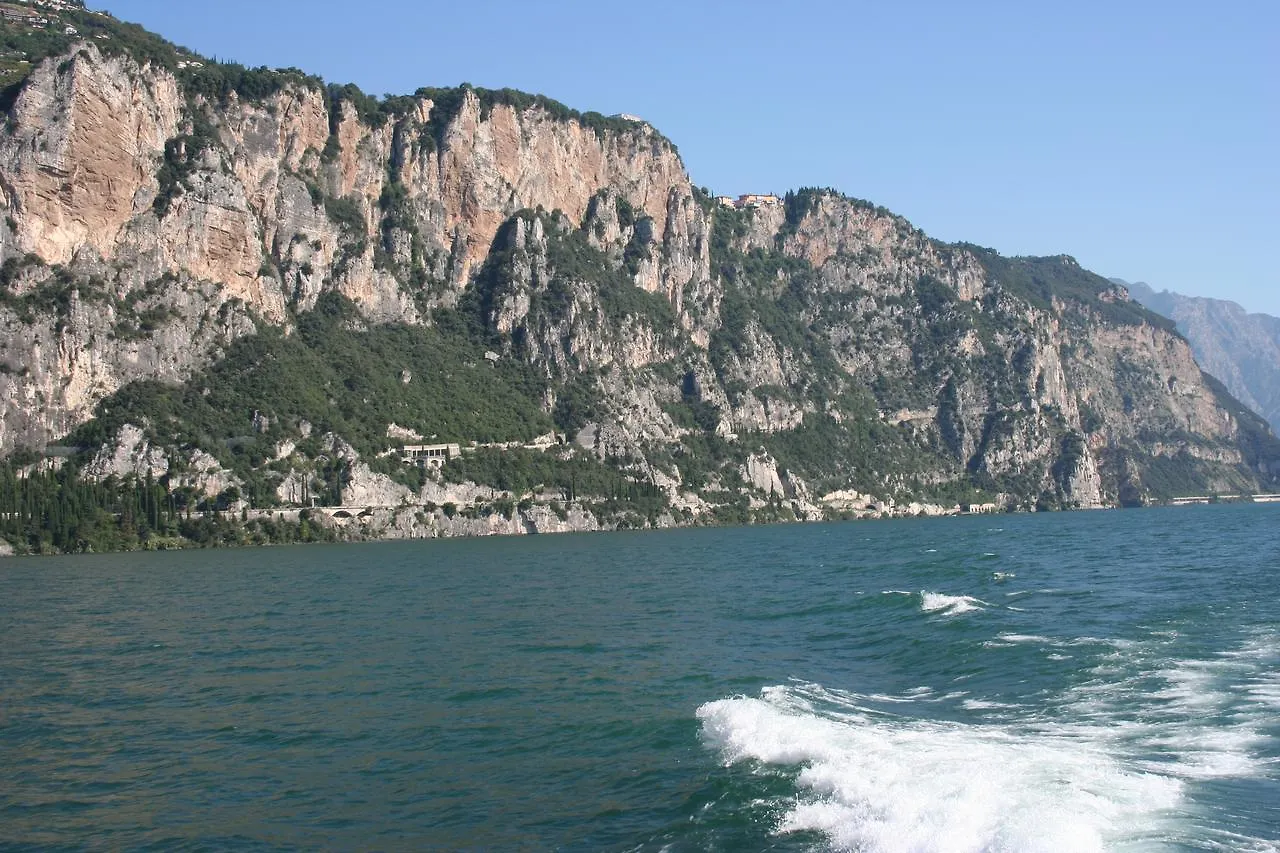 Casa Vacanze Regina Del Lago Tremosine Apartment